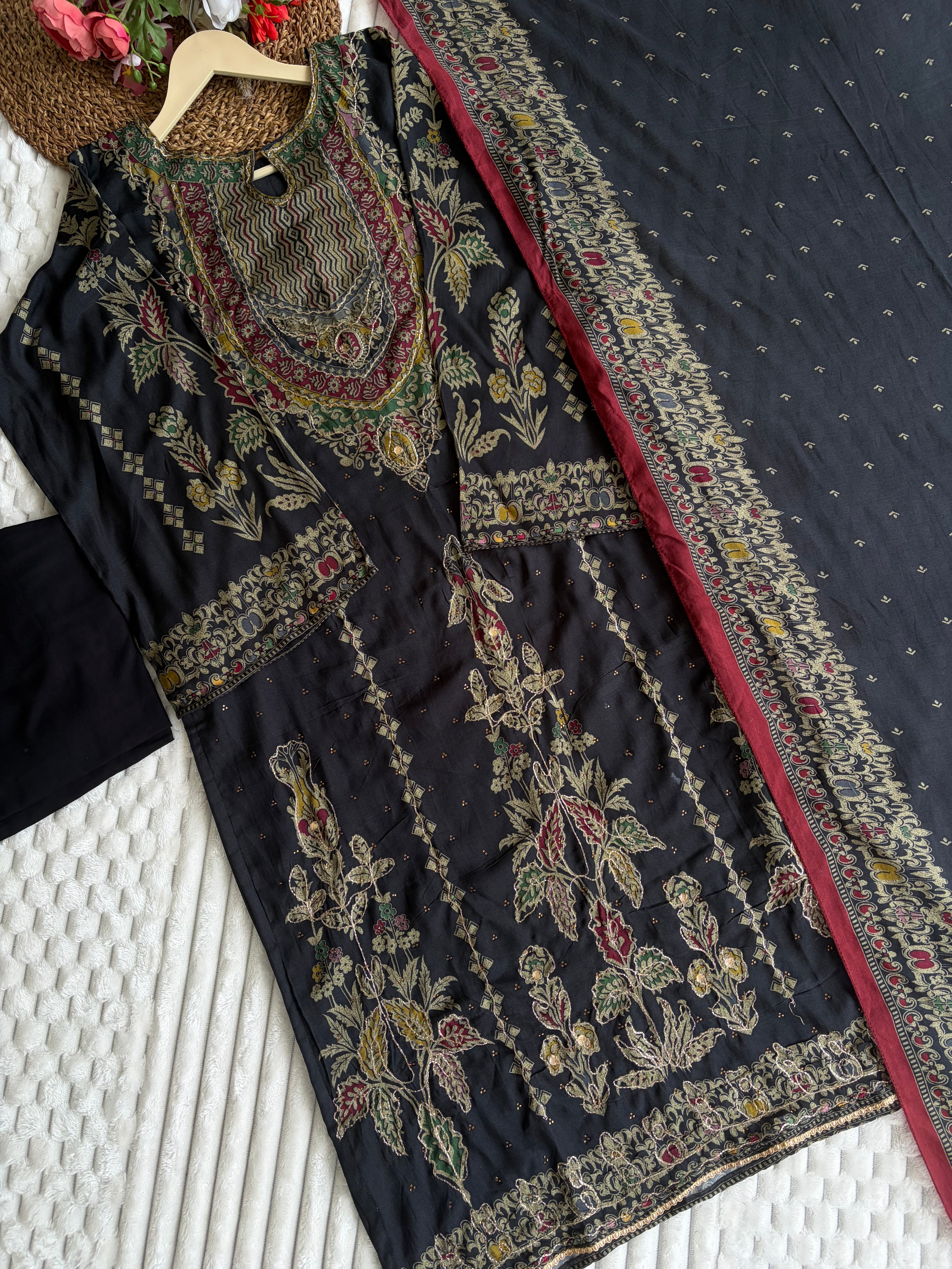 Muslin stitched pakistani suit