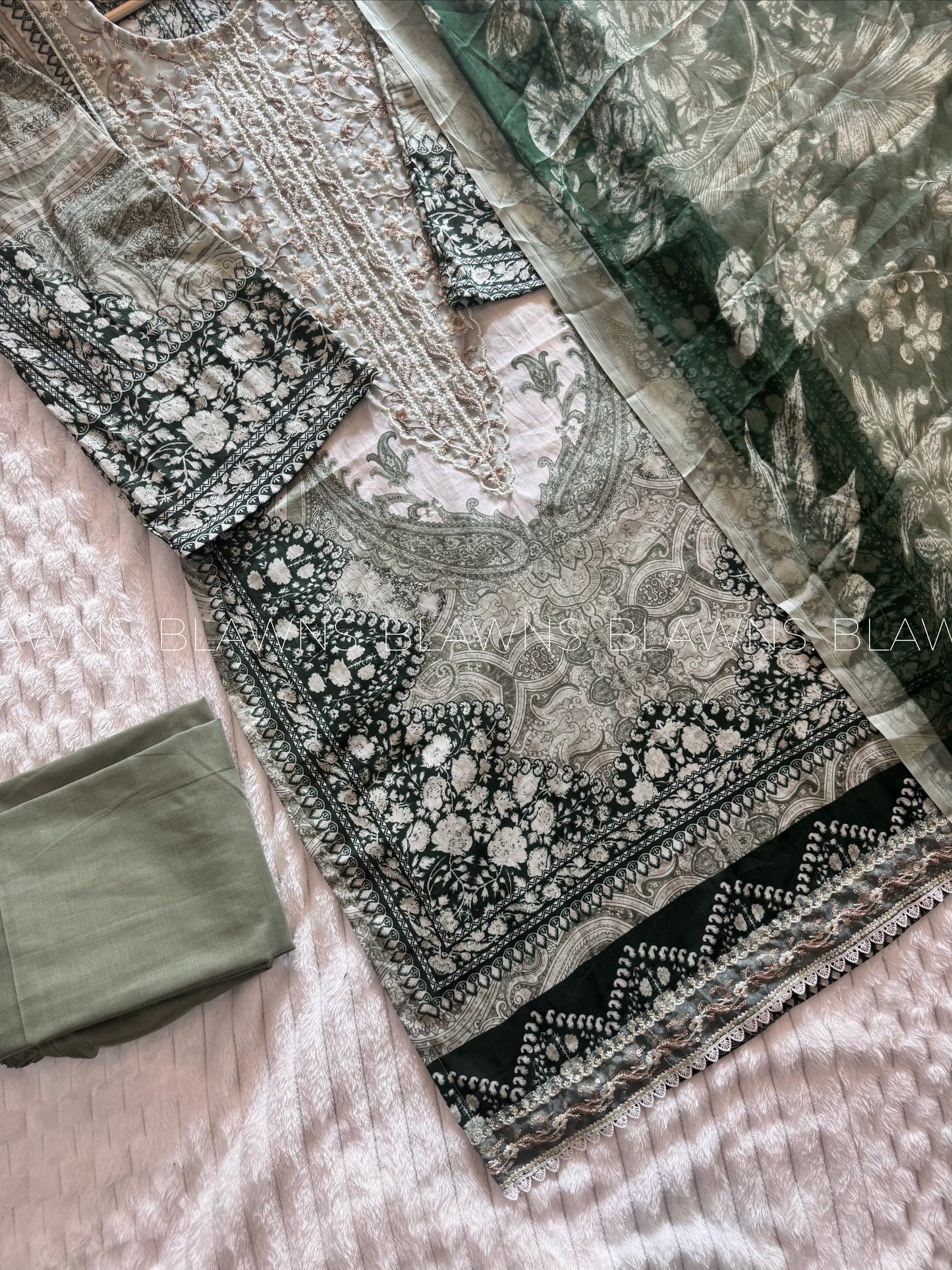 Embroidered Pakistani suit with chiffon /cotton dupatta