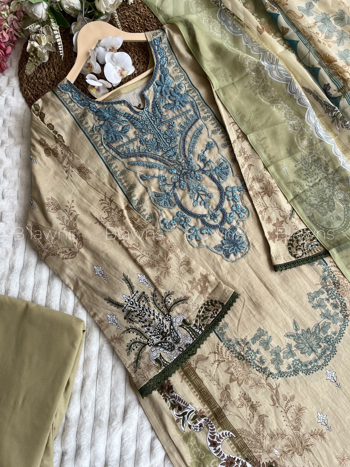Embroidered Pakistani Unstitched Lawn Suit with Chiffon/Cotton Dupatta โ BLW-84