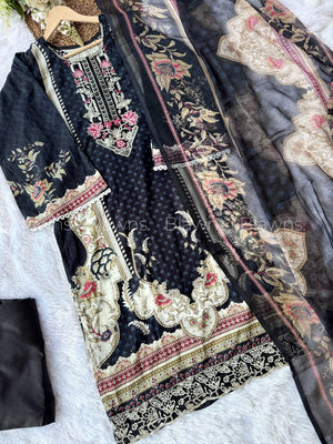 Pakistani suit BLW-17, styled view