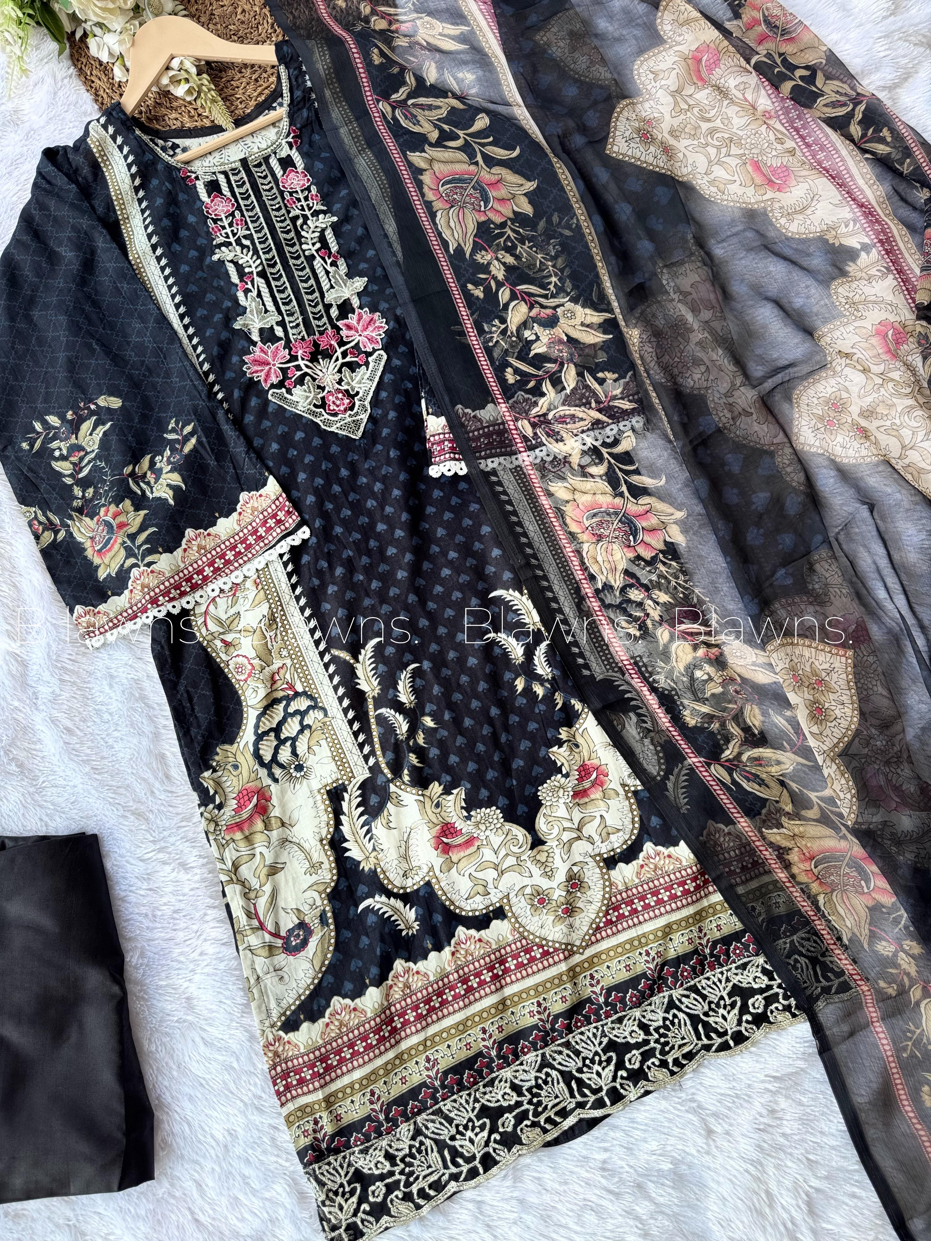Pakistani suit BLW-17, styled view