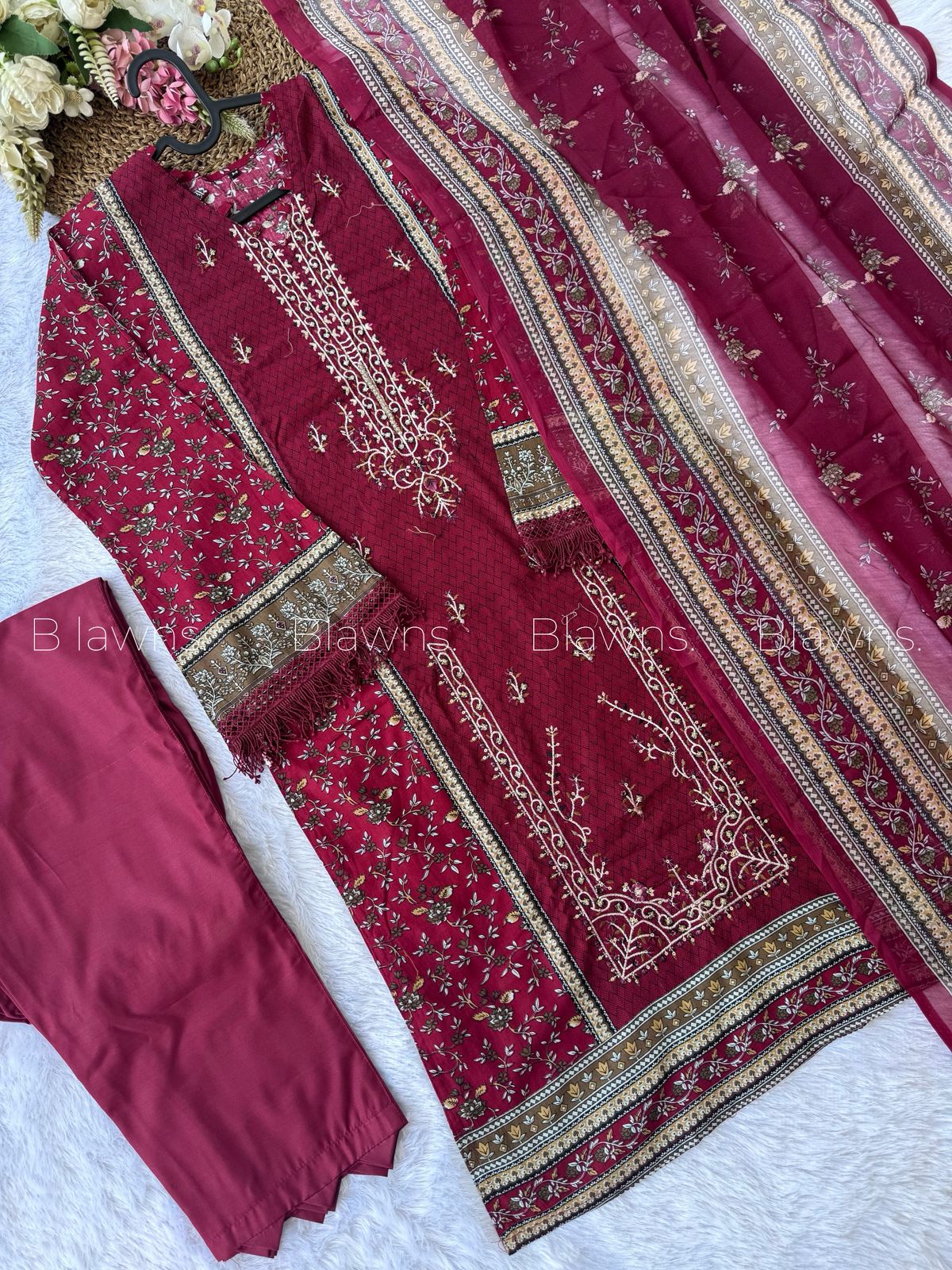 Pakistani suit BLW-1, styled view