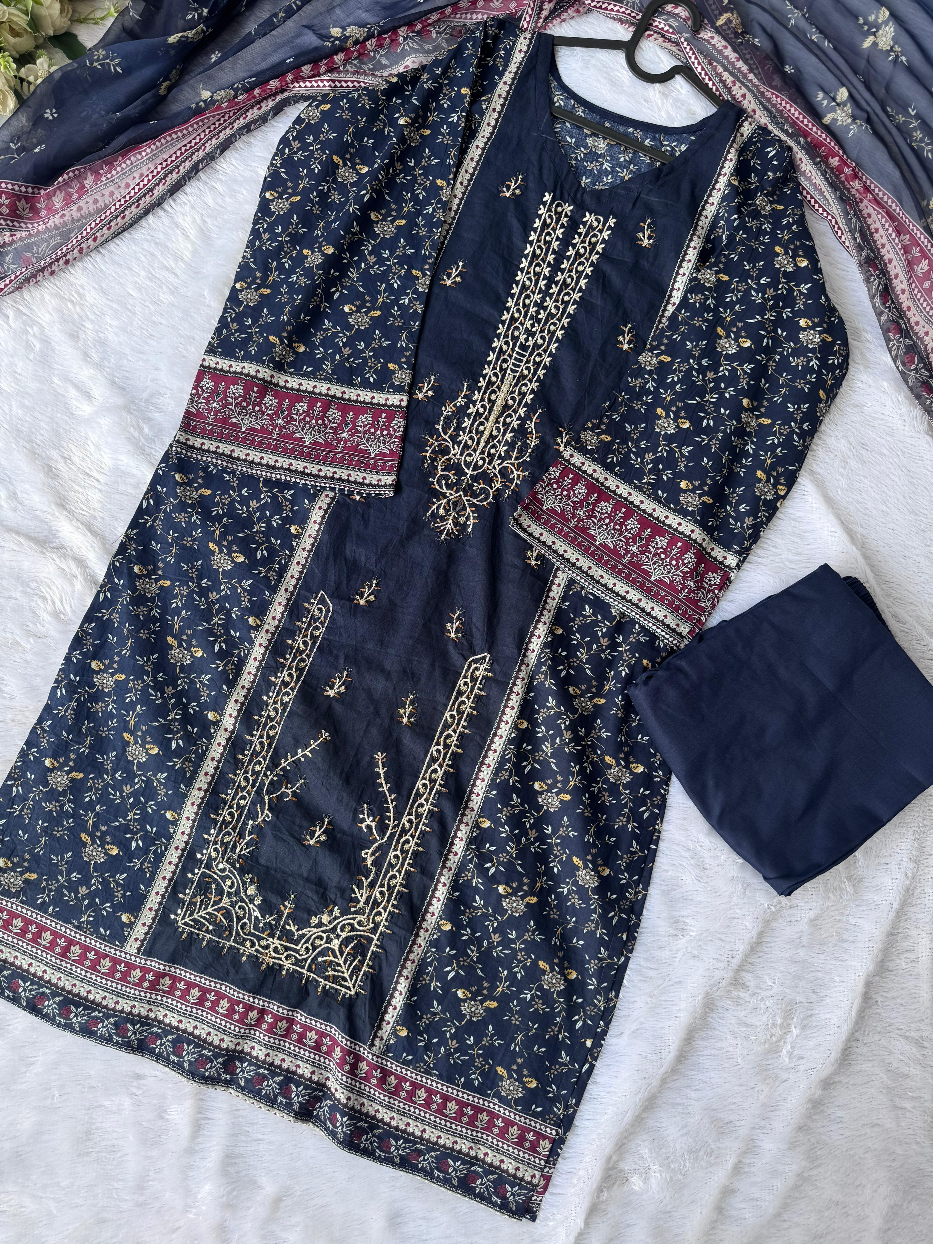 Pakistani suit BLW-2, fabric close-up
