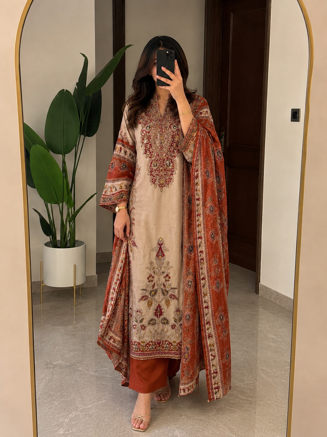 Readymade Viscose Muslin Digital Print with Aari work and diamond    suit