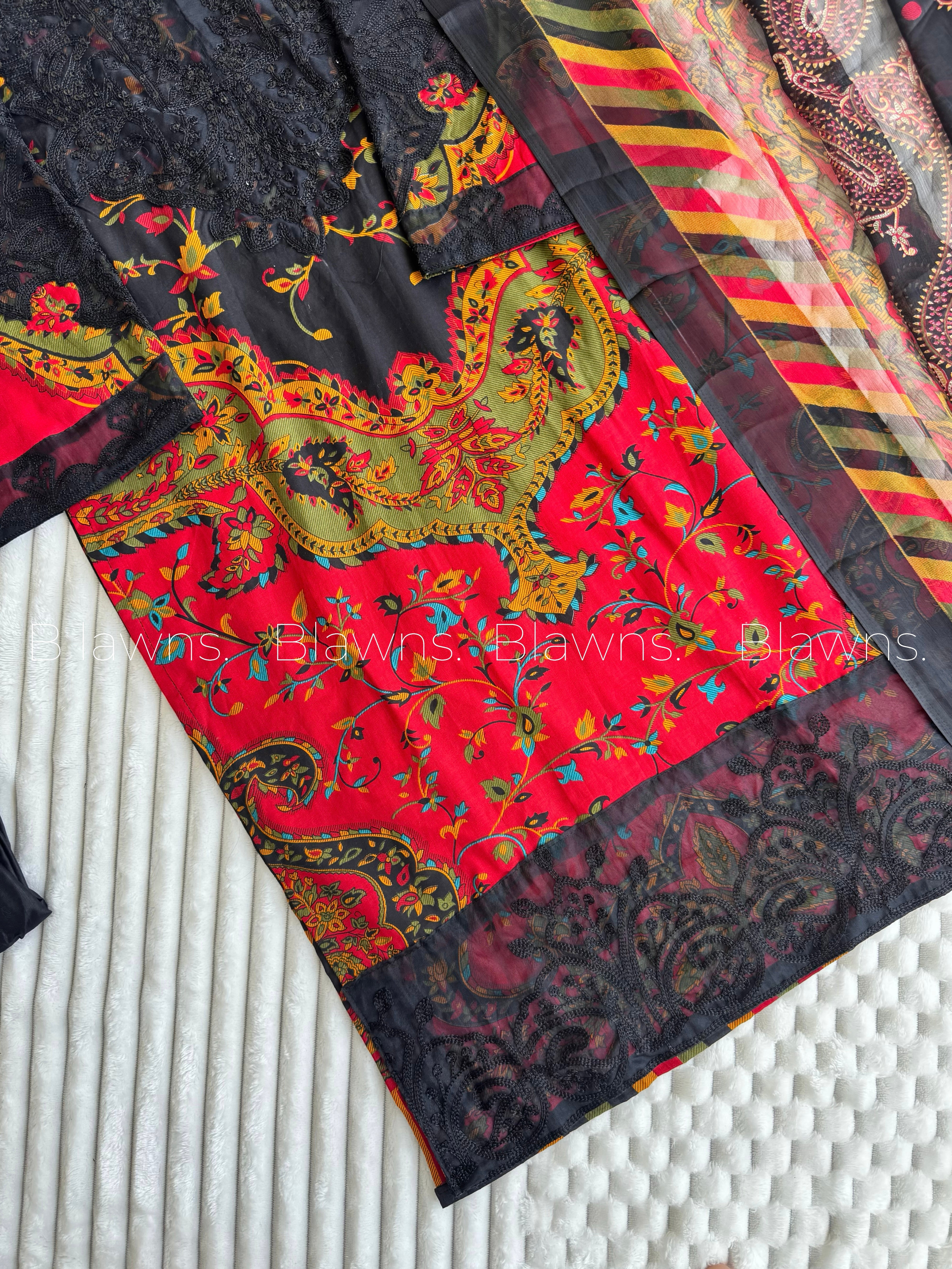 Pakistani lawn suit BLW-111, chiffon dupatta detail