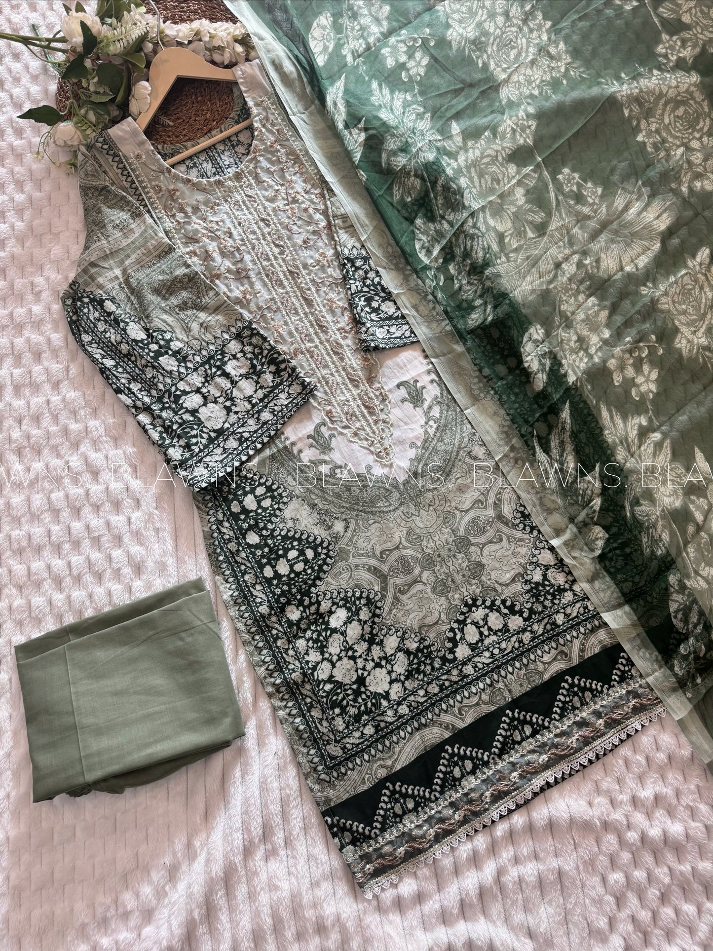 Embroidered Pakistani suit with chiffon /cotton dupatta