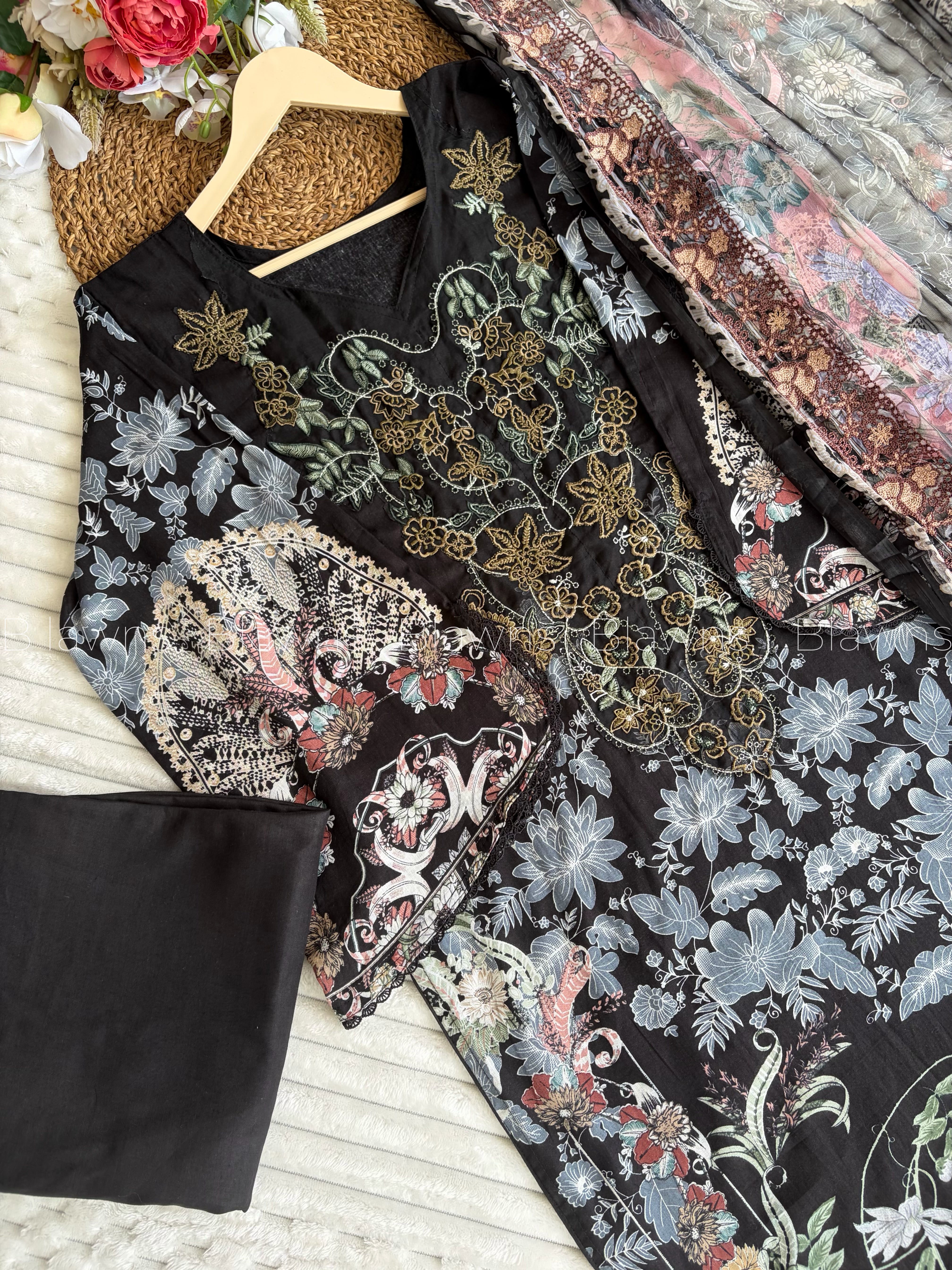 New embroidered dupatta pakistani suit
