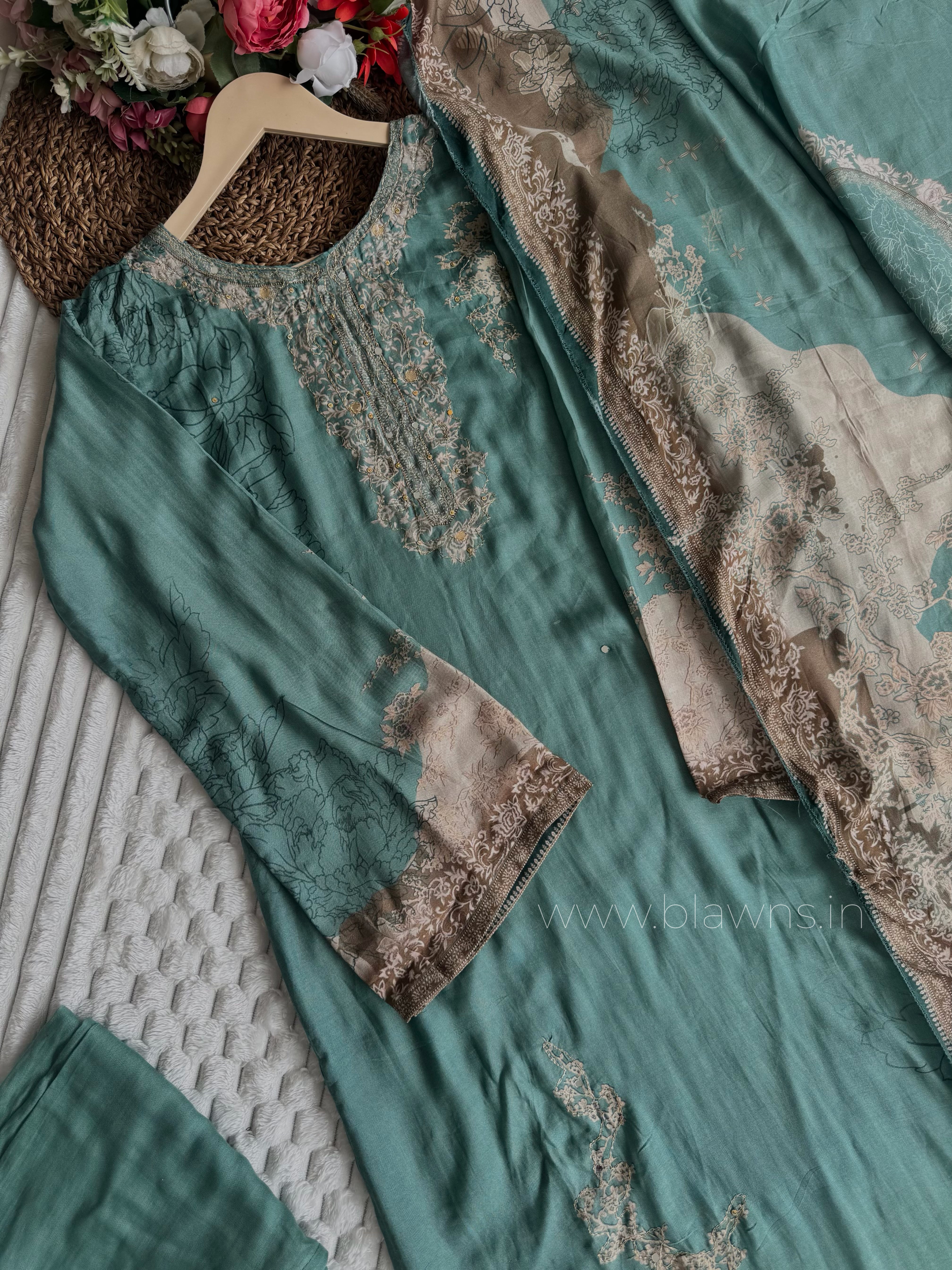 Muslin readymade suit