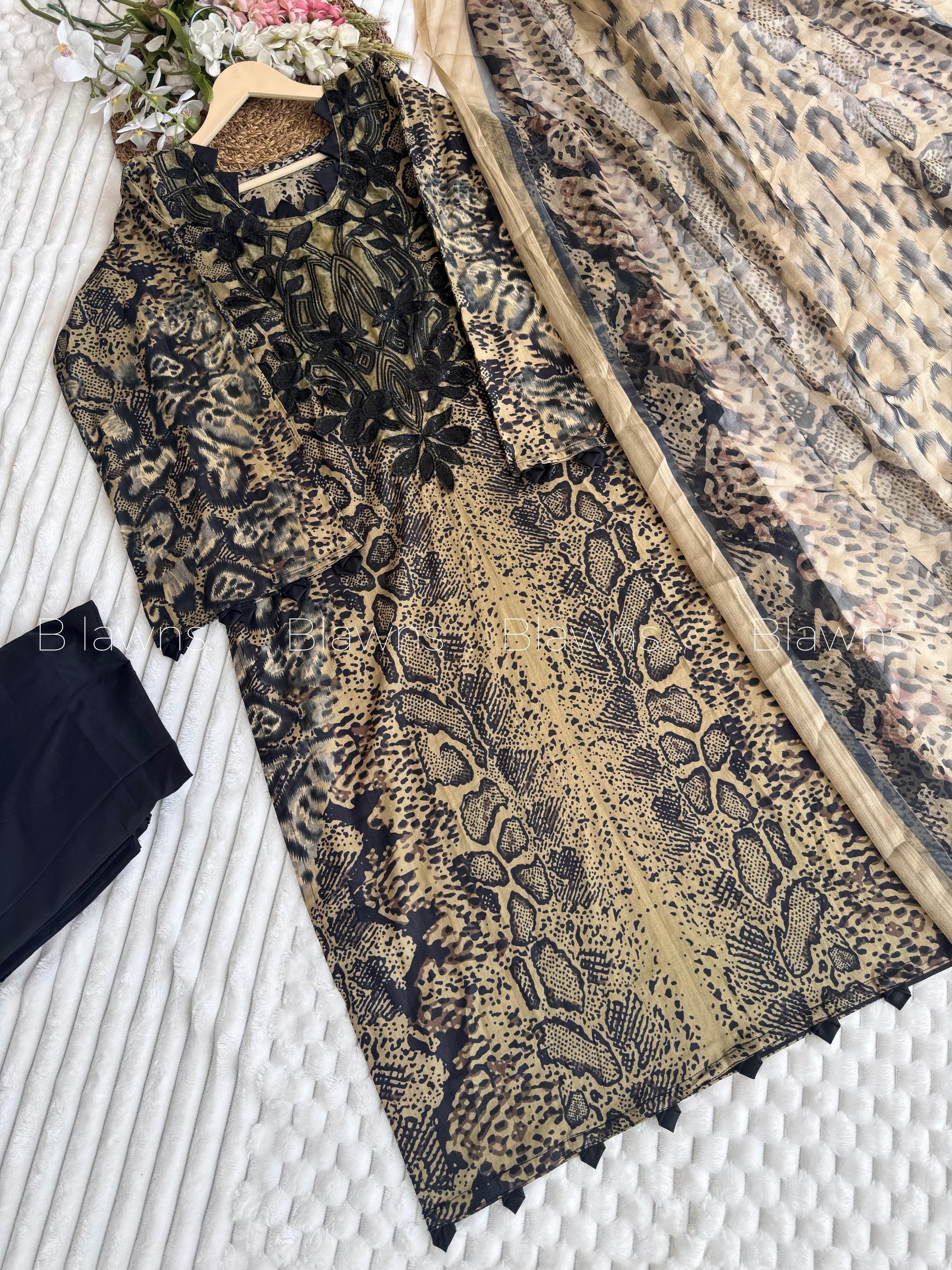 Pakistani suit BLW-1026, fabric close-up