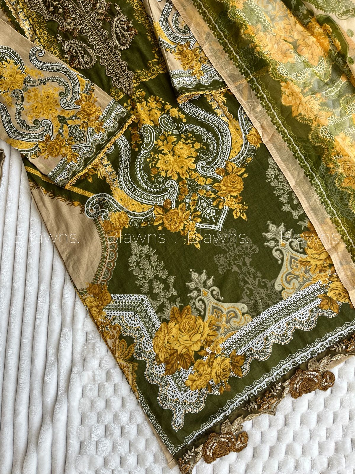 Pakistani suit BLW-137, fabric close-up