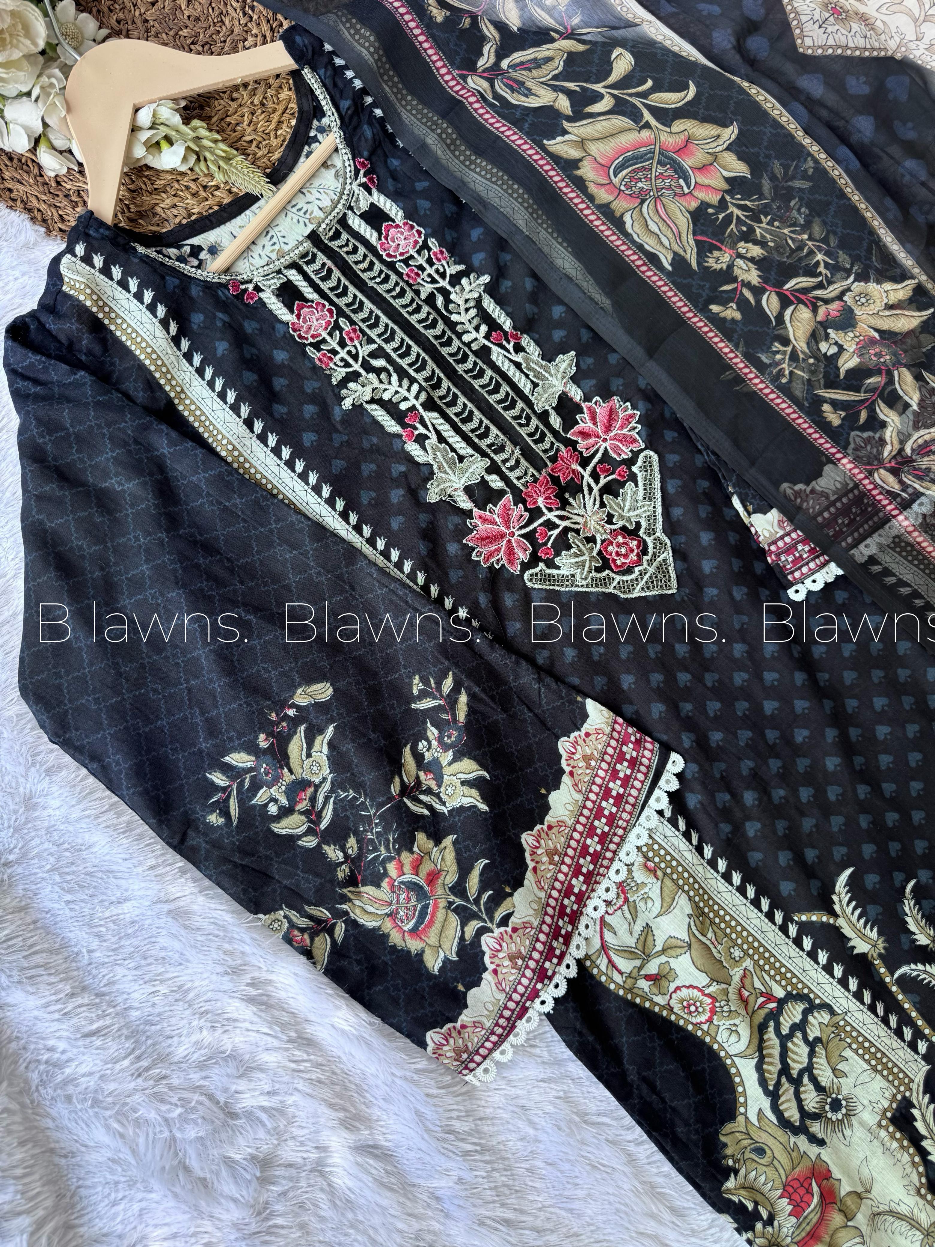 Pakistani suit BLW-17, fabric close-up